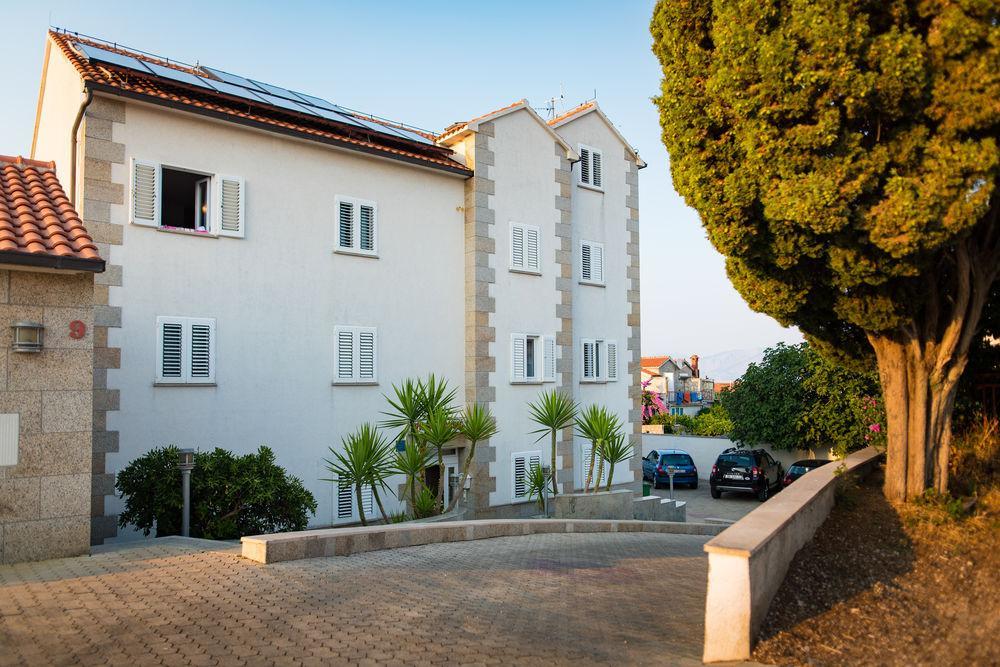 Downtown Private Rooms Mandic Supetar Exterior photo