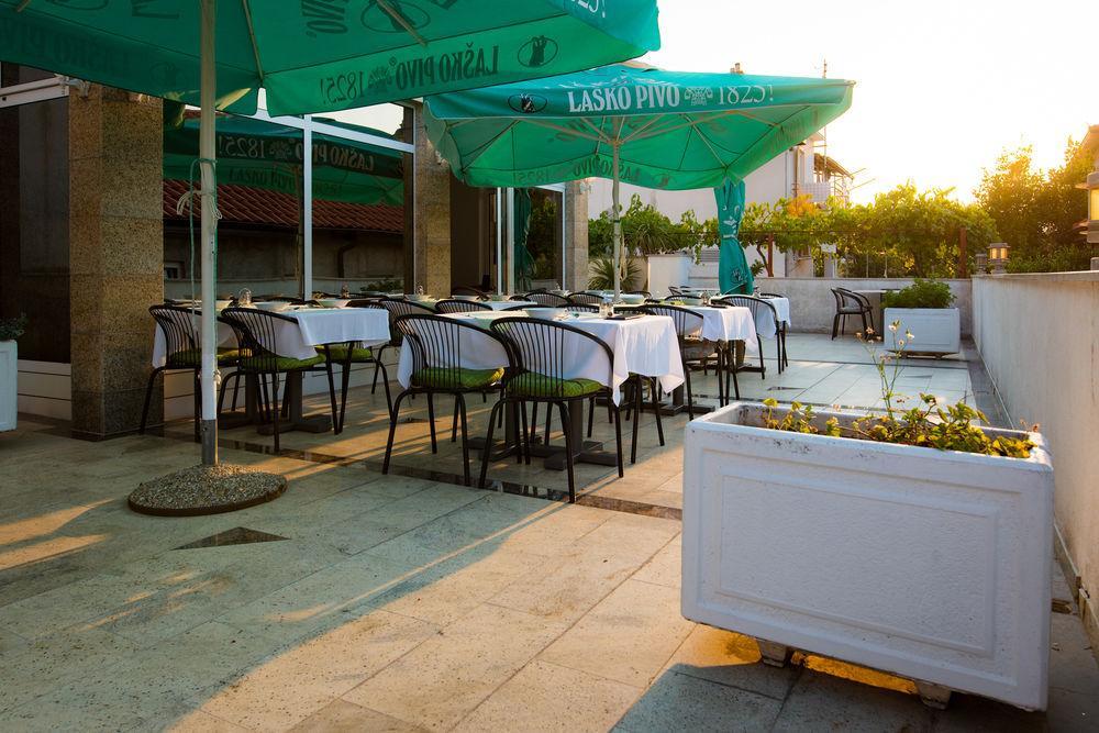 Downtown Private Rooms Mandic Supetar Exterior photo