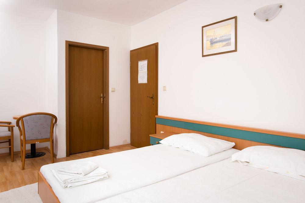Downtown Private Rooms Mandic Supetar Exterior photo