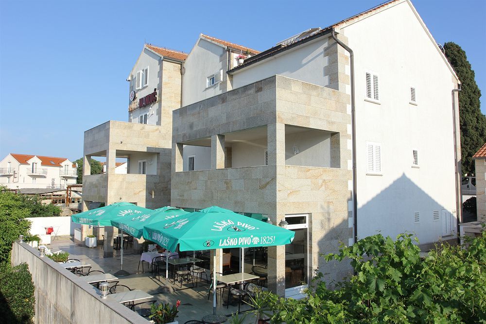 Downtown Private Rooms Mandic Supetar Exterior photo
