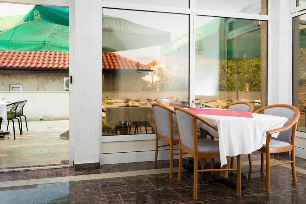 Downtown Private Rooms Mandic Supetar Exterior photo