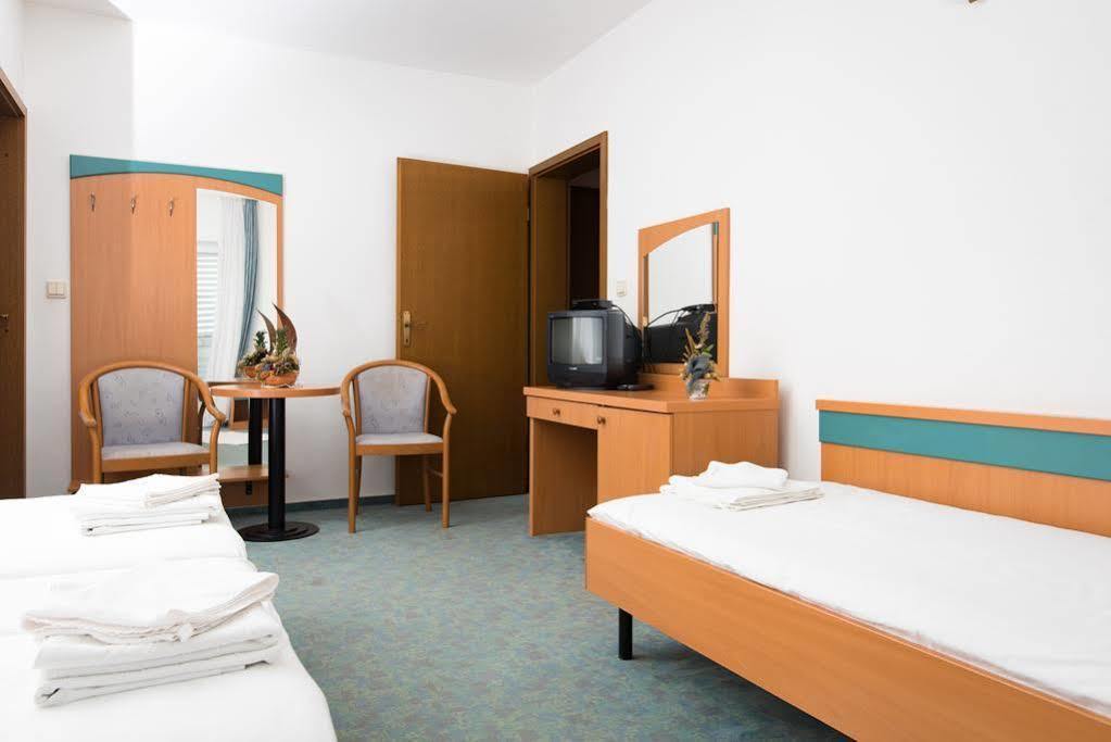 Downtown Private Rooms Mandic Supetar Exterior photo