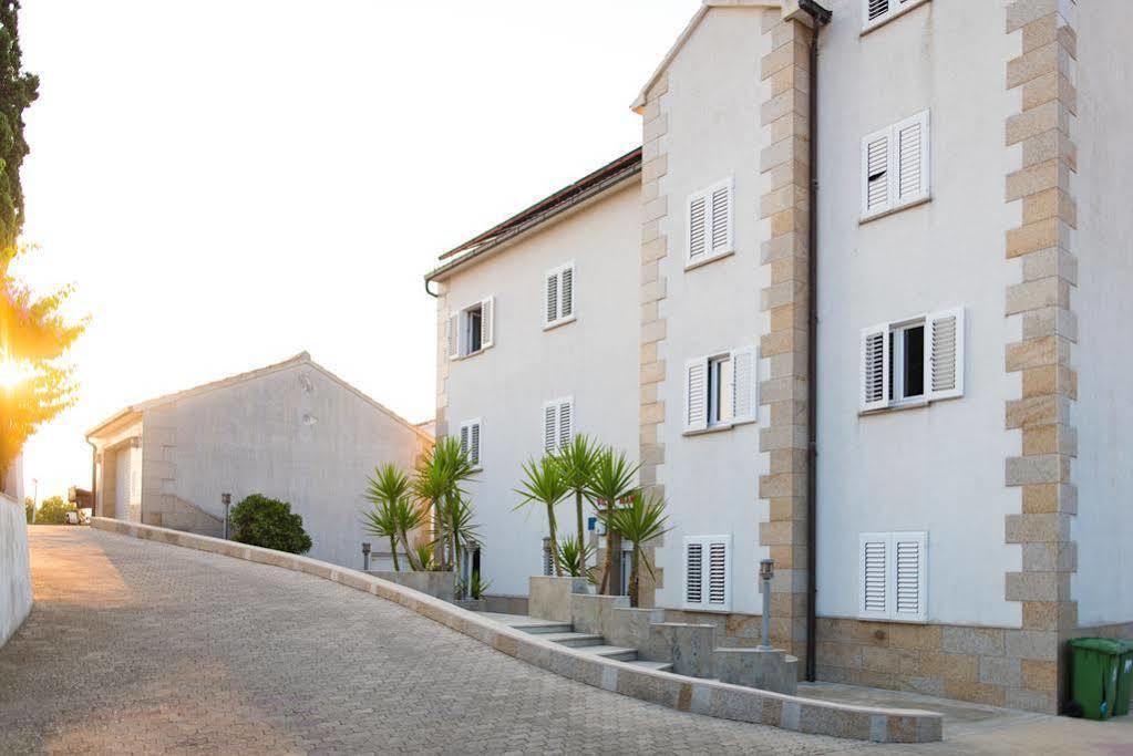Downtown Private Rooms Mandic Supetar Exterior photo