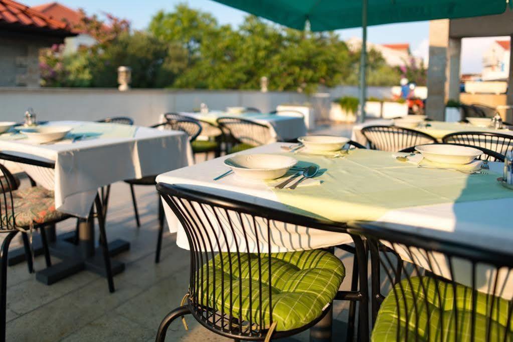 Downtown Private Rooms Mandic Supetar Exterior photo