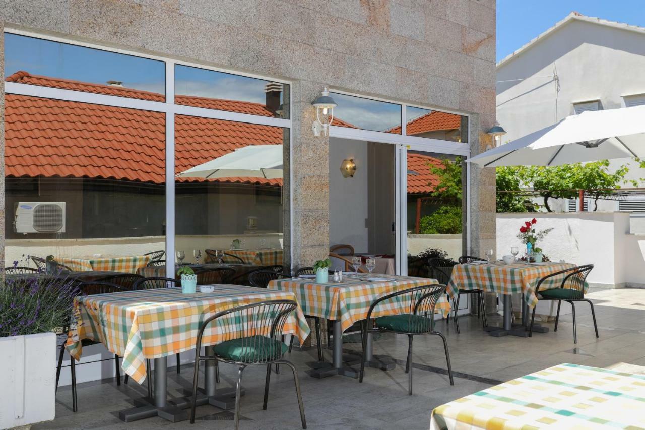 Downtown Private Rooms Mandic Supetar Exterior photo